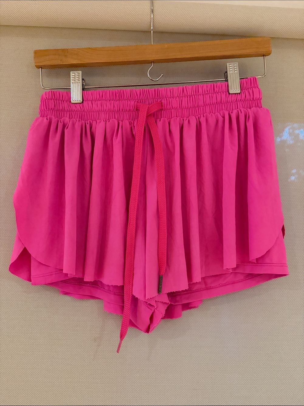Women's Hot Pink Pleated Drawstring Shorts